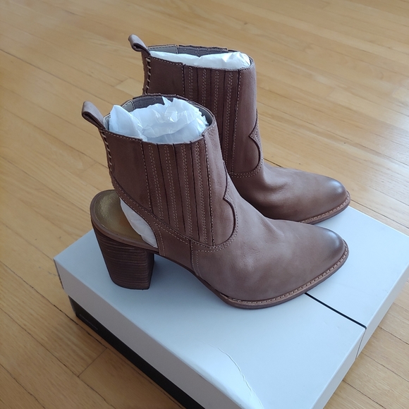 Dolce Vita Jasper Open Back Ankle Bootie - Picture 6 of 8